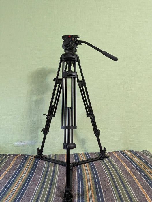 Професійний відеоштатив Manfrotto 525 MVB з головкою Manfrotto 501 .