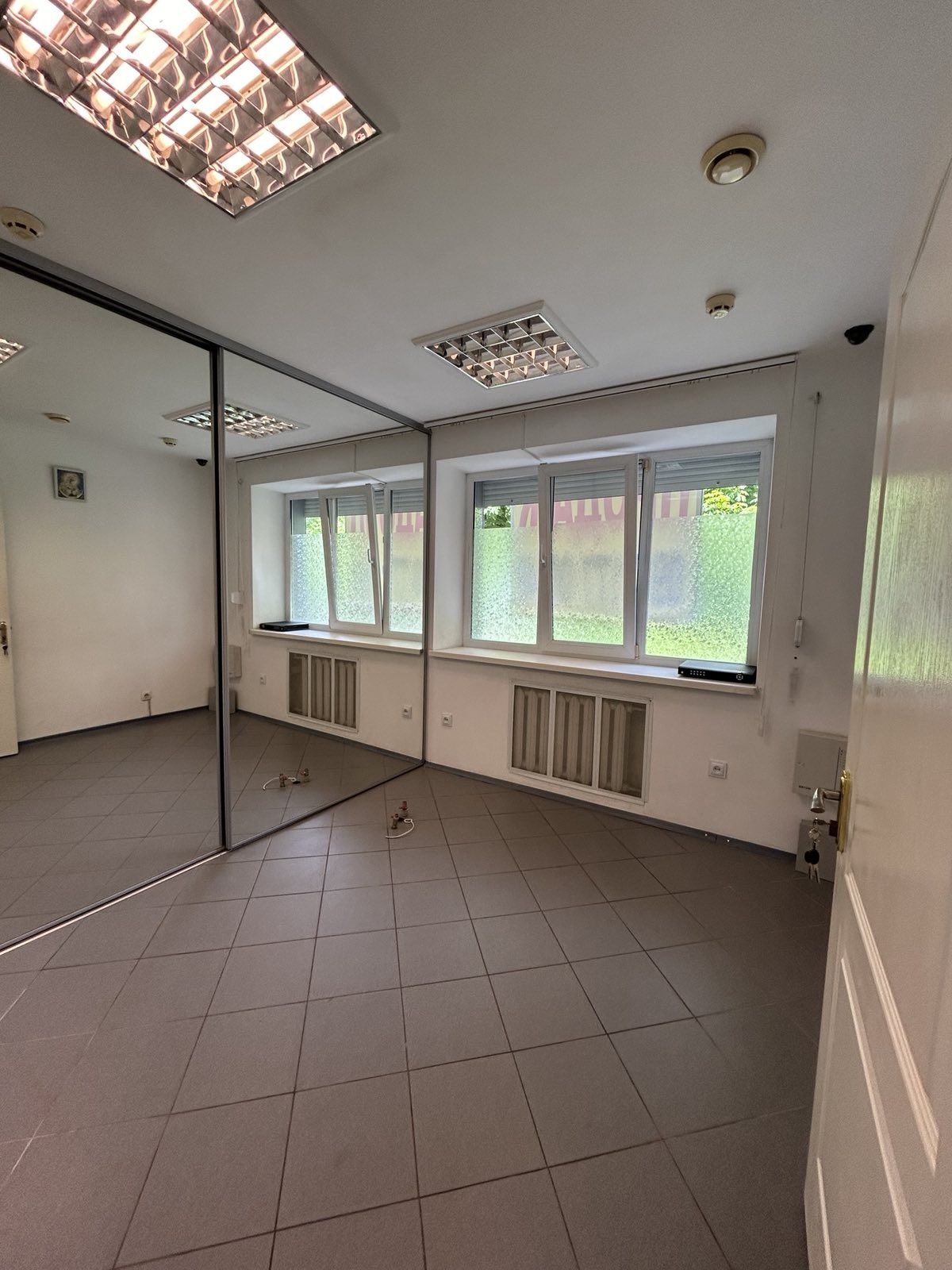 Фасад. Площа S =60 m2. Три кімн. Вишенька