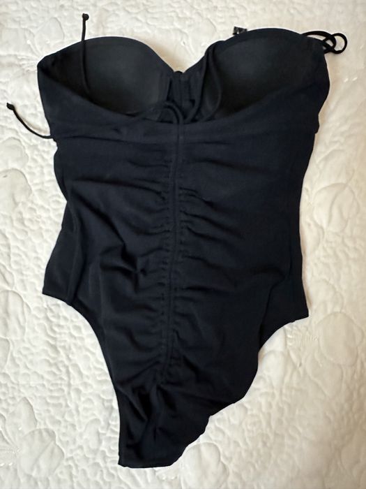 Купальники суцільні