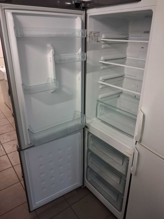 Lodówka Samsung srebrna