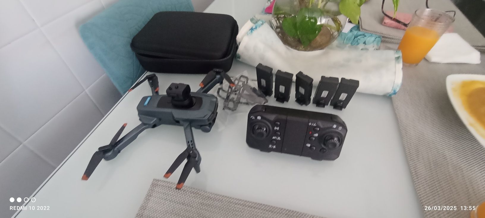 Drone Drone pequeno com 5 baterias novo muito bom