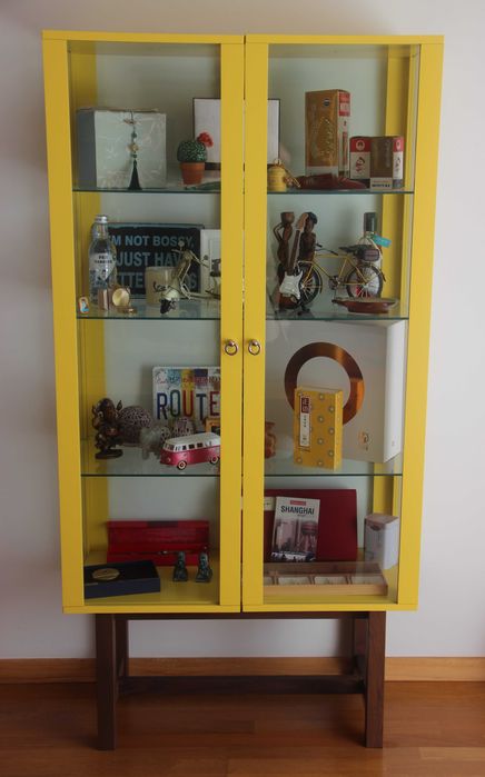 Vitrine Amarela – Peça de Destaque para a Sua Decoração