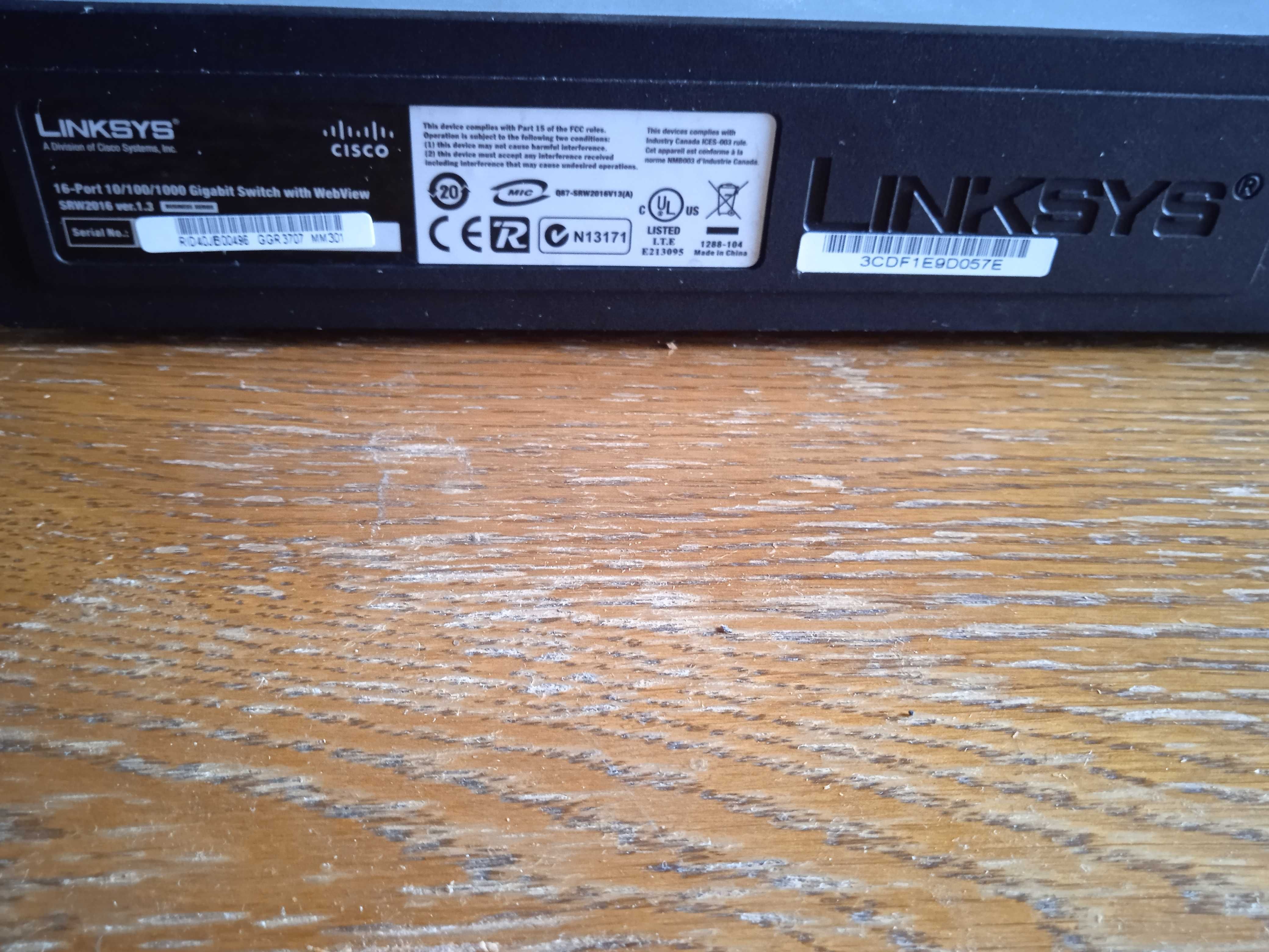 Switch sieciowy Linksys SRW2016