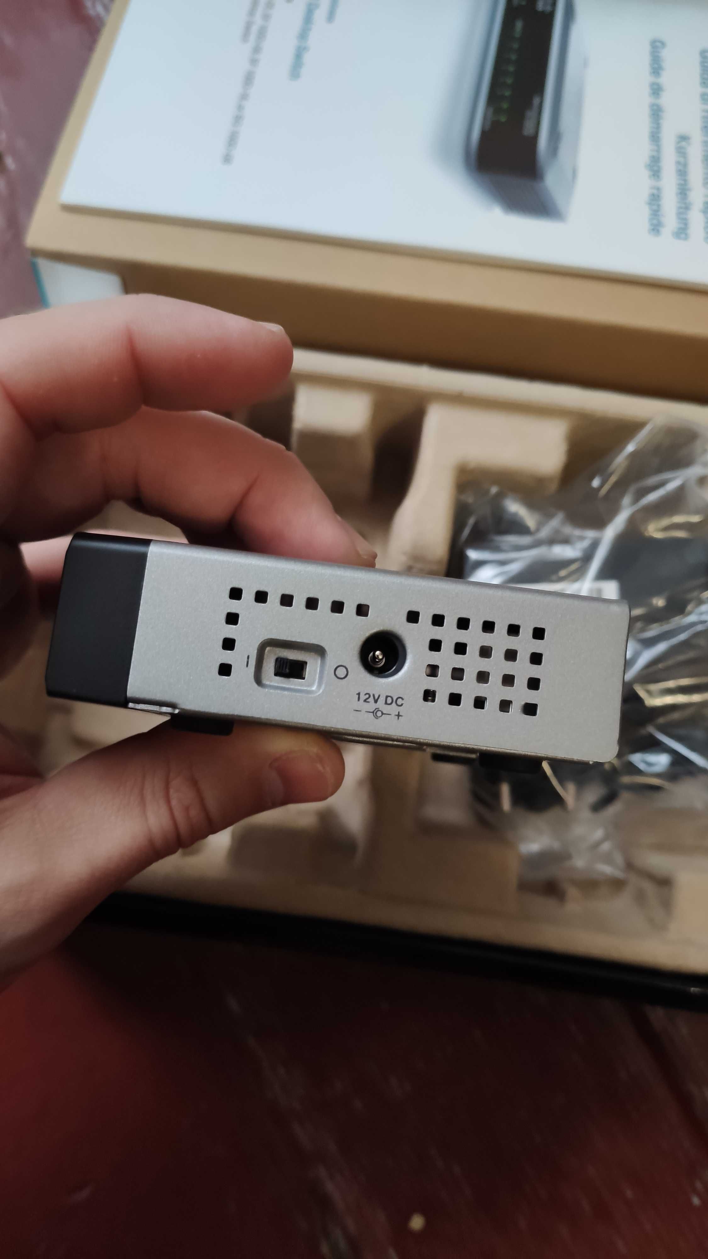 Комутатор  Cisco SF100D-05 Desktop Switch