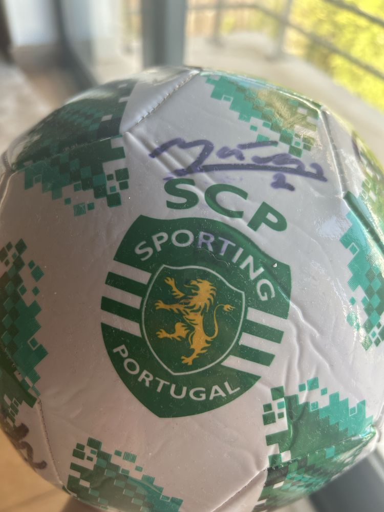 Bola autografada pelo plantel Sporting 24/25