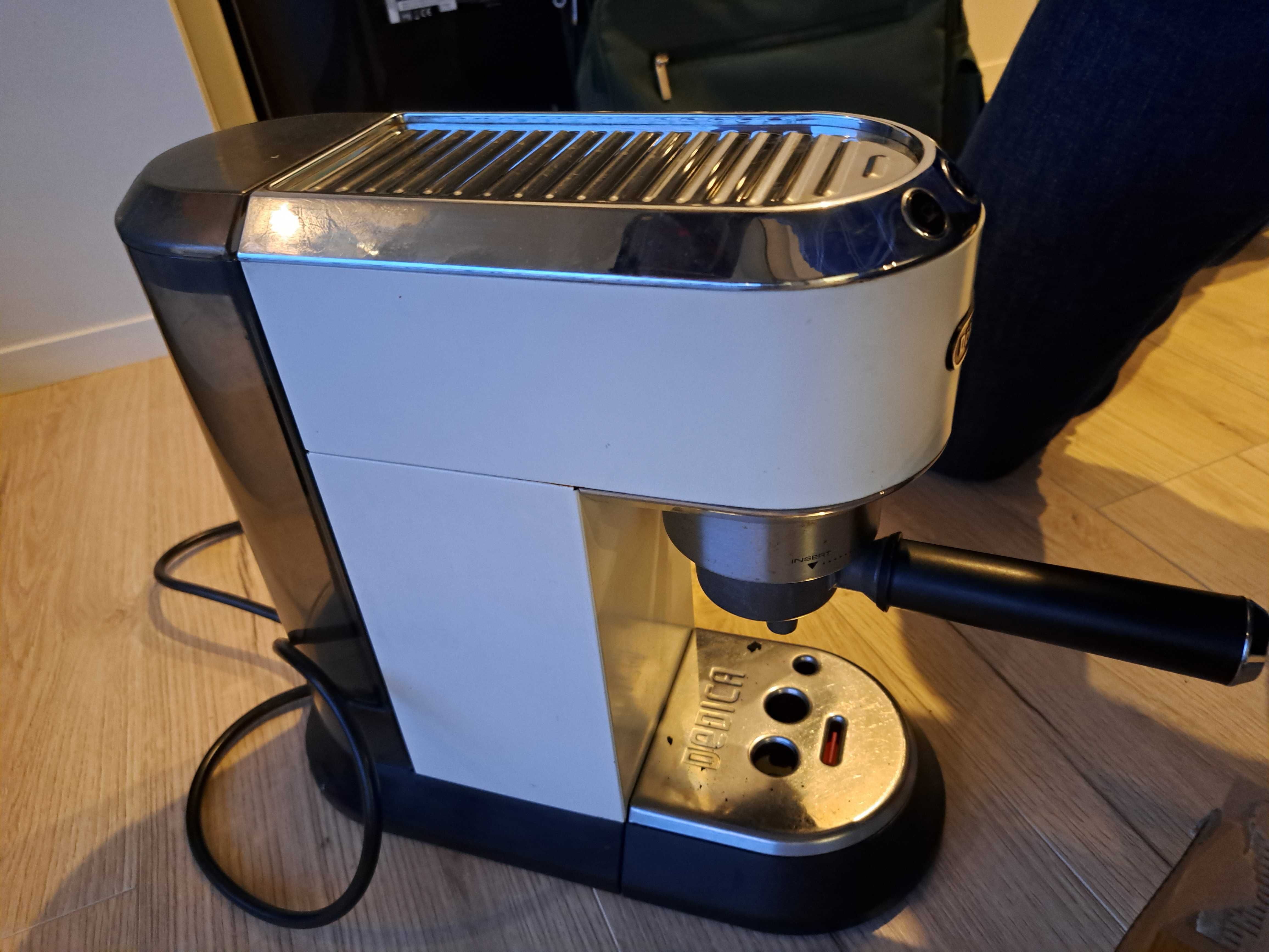 Delonghi maquina café Dedica em bom estado