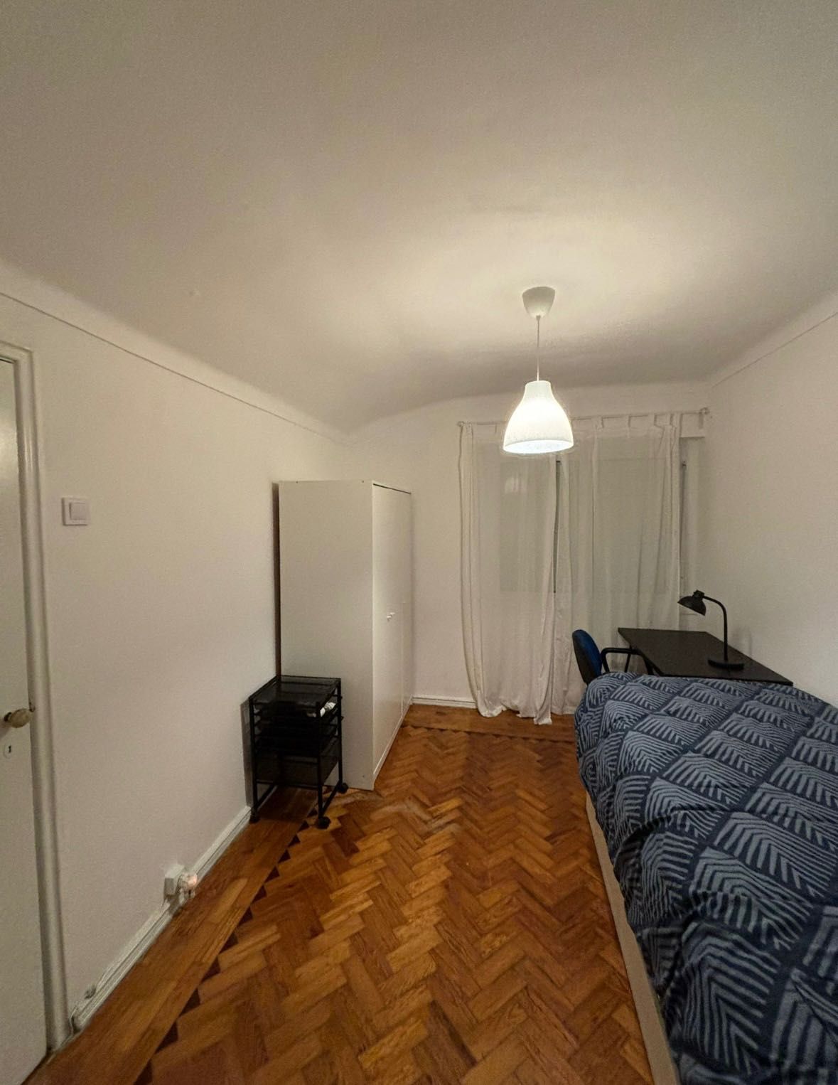 QUARTO - mês de agosto ao pé da praia