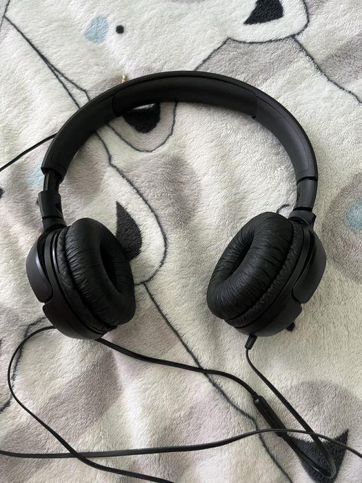 Продам наушники JBL
