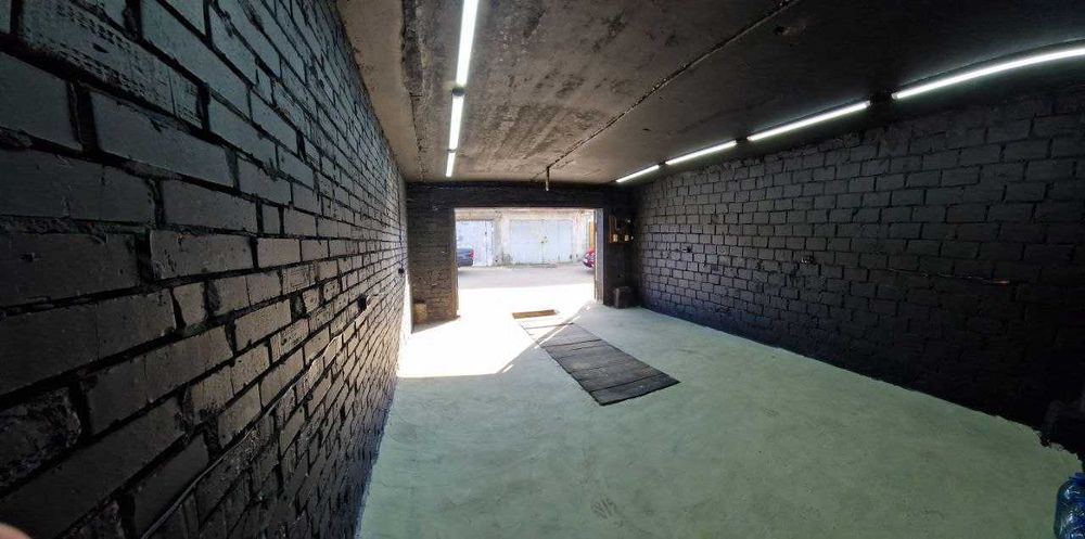 Гараж у Вишневому коп. Озерний