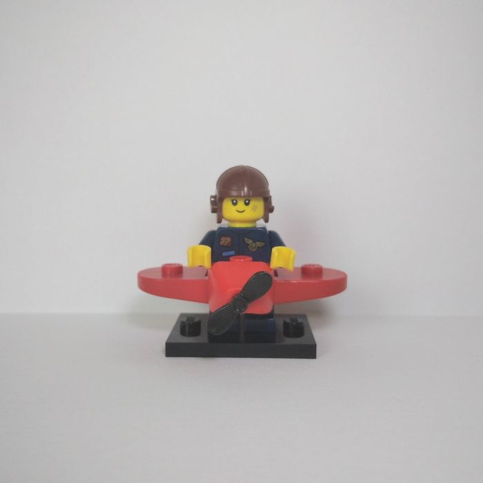 Lego Minifigures seria 21 Dziewczynka Pilot