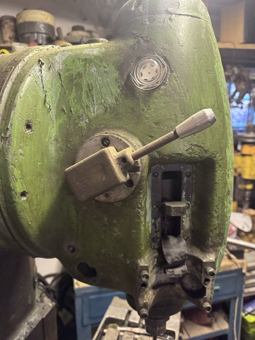 Фрезерний верстат, станок