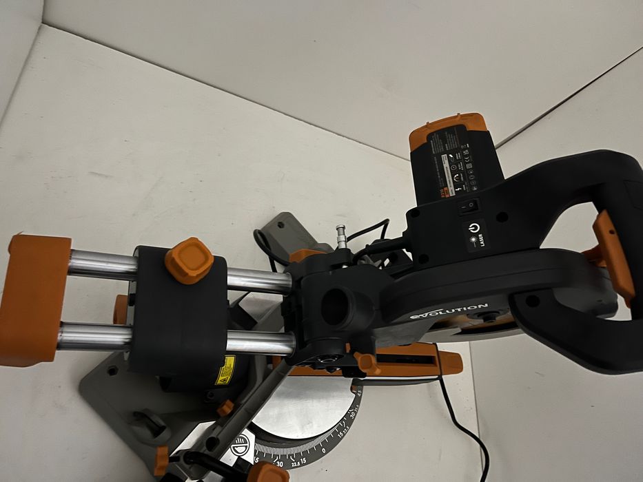 Piła ukośnica Evolution 1500 W 210 mm