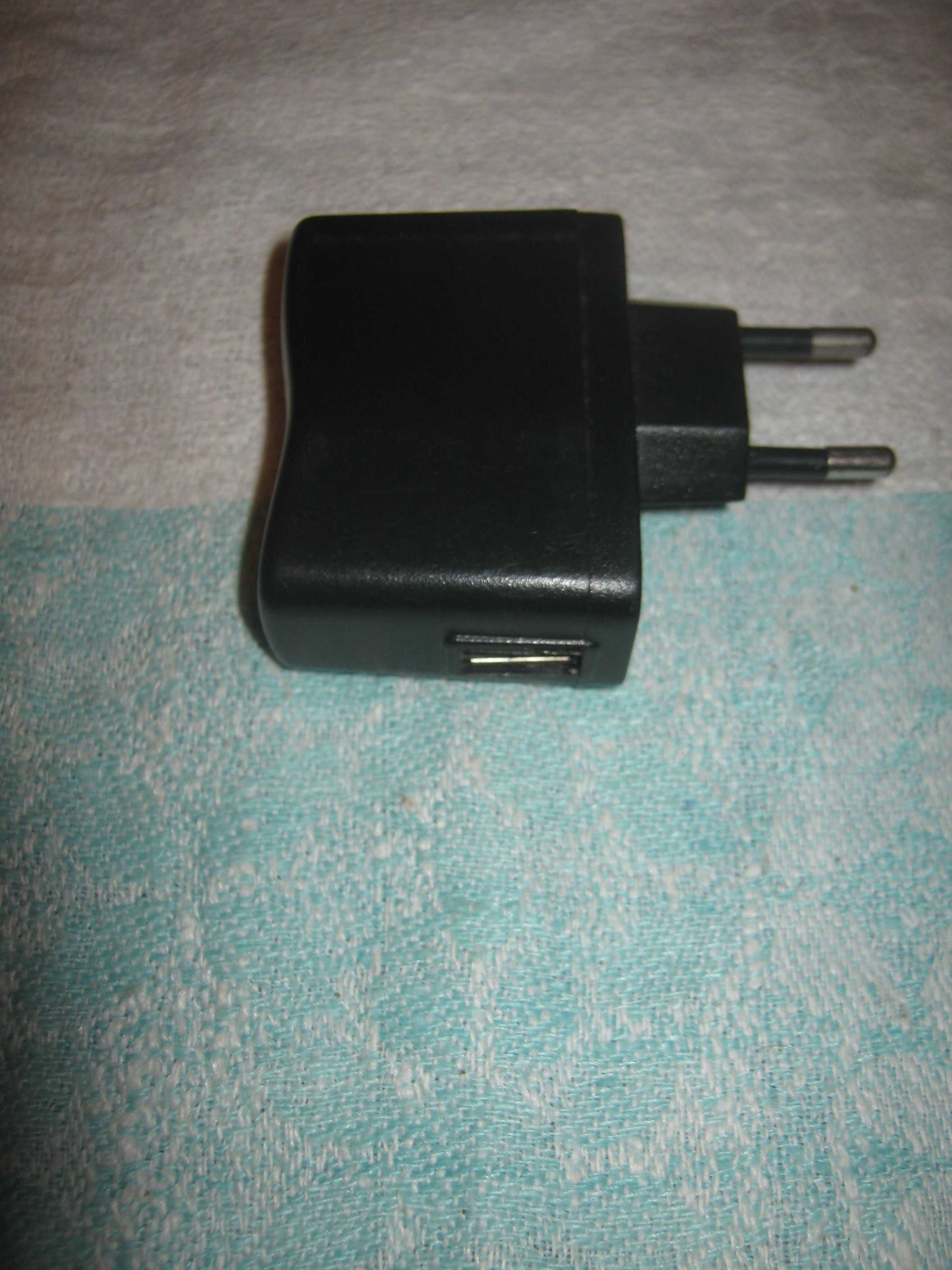 Универсальное USB-зарядное,300мА.Рабочее.