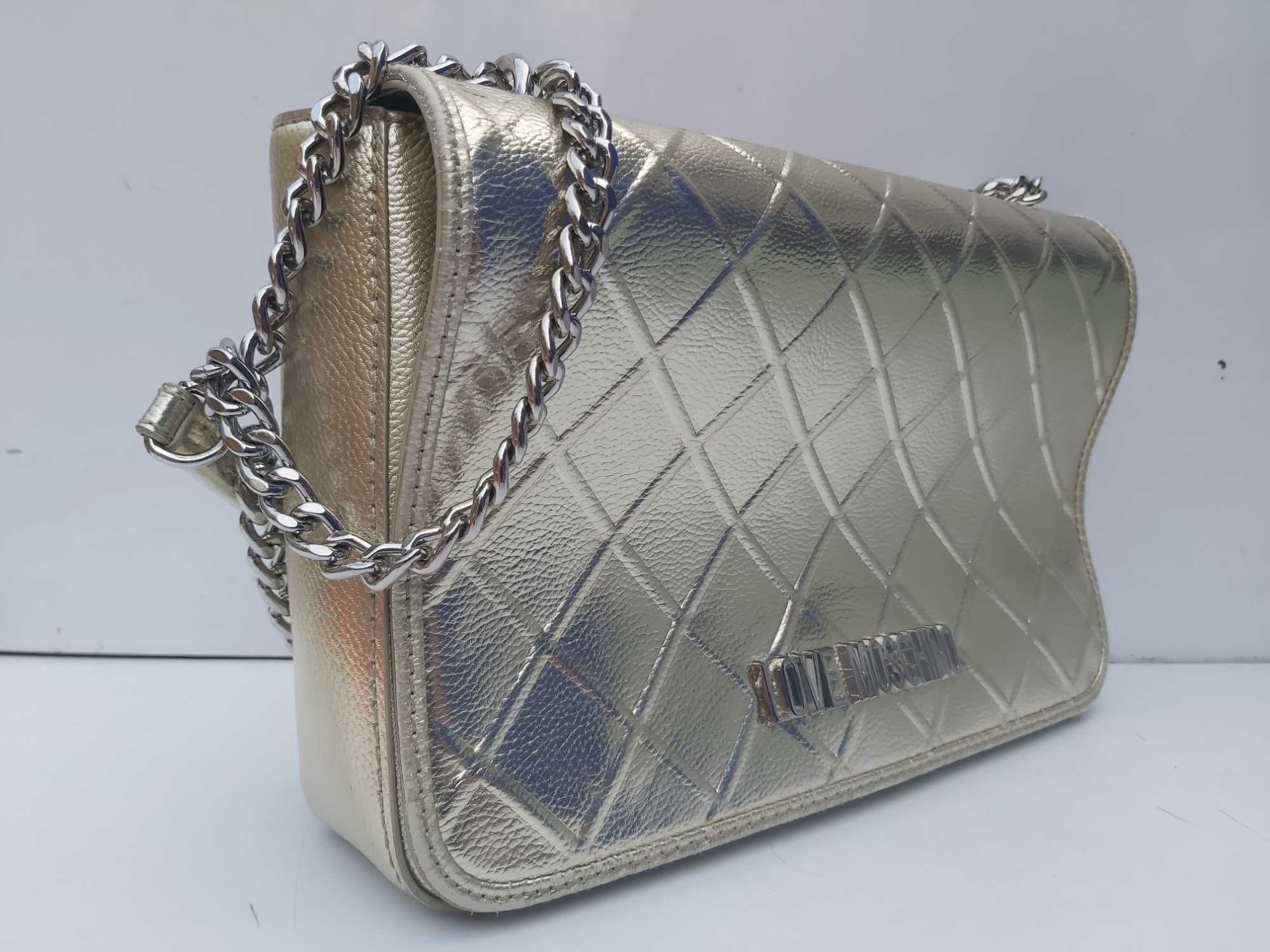 Torba złota LOVE MOSCHINO pikowana koktajlowa torebka