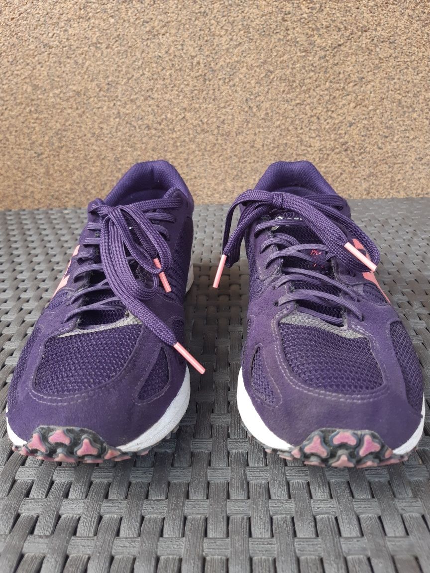 Buty do biegania fioletowe Asics roz. 39,5