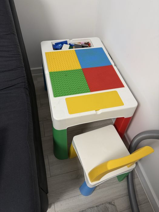 Продаю дитячий столик LEGO