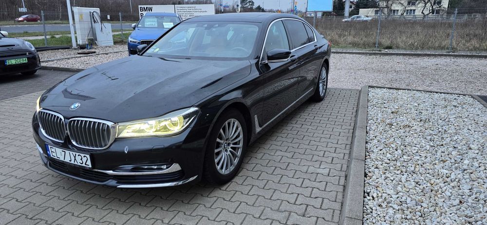 Przewóz do 7 osób Mercedes V-klasa, wynajem auta do ślubu BMW seria 7