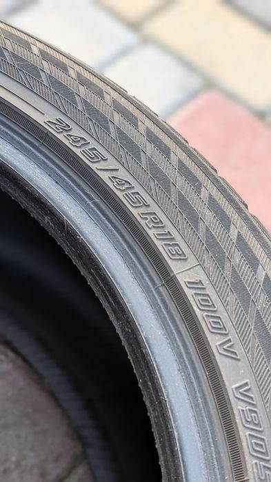 Yokohama 245/45 R18 Bluearth Winter V905 100V