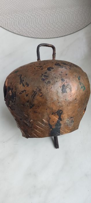 Stary dzwonek pasterski dla krów