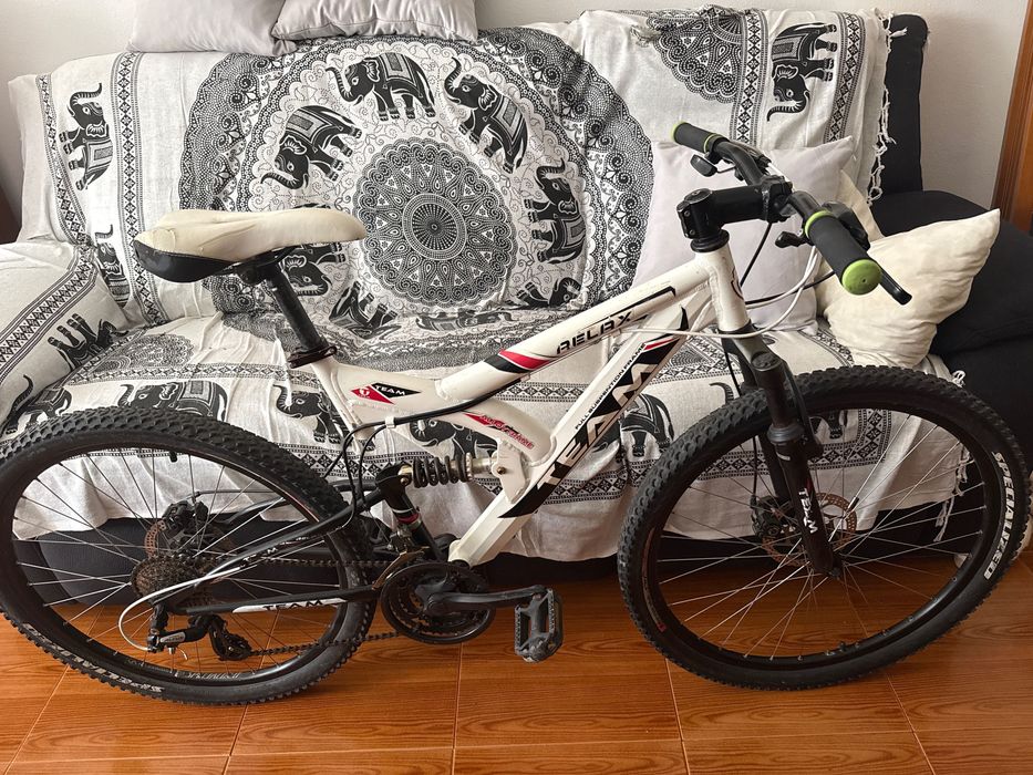 Vendo bicicleta BTT de 26”,