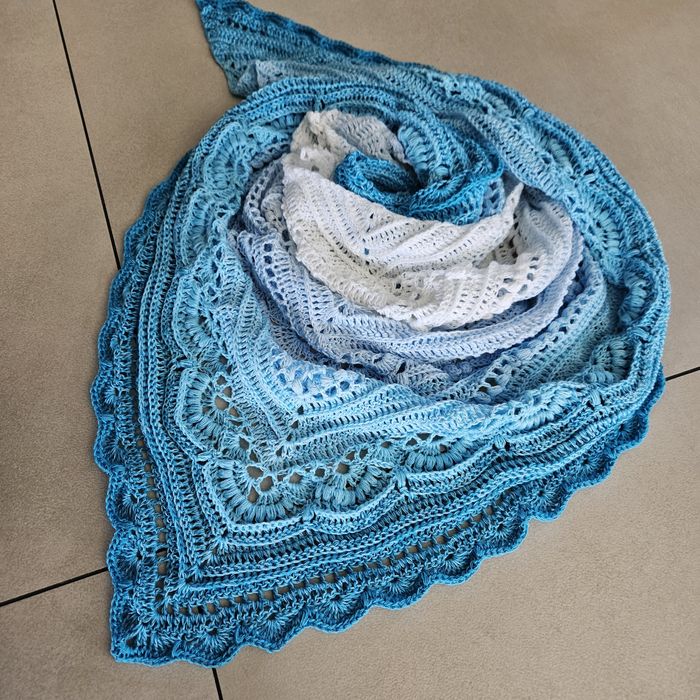 Chusta robiona na szydełku rękodzieło Handmade