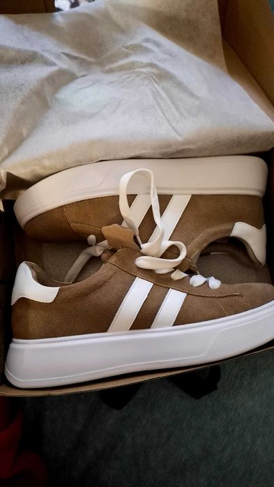 Кросівки бежеві замш 39 р