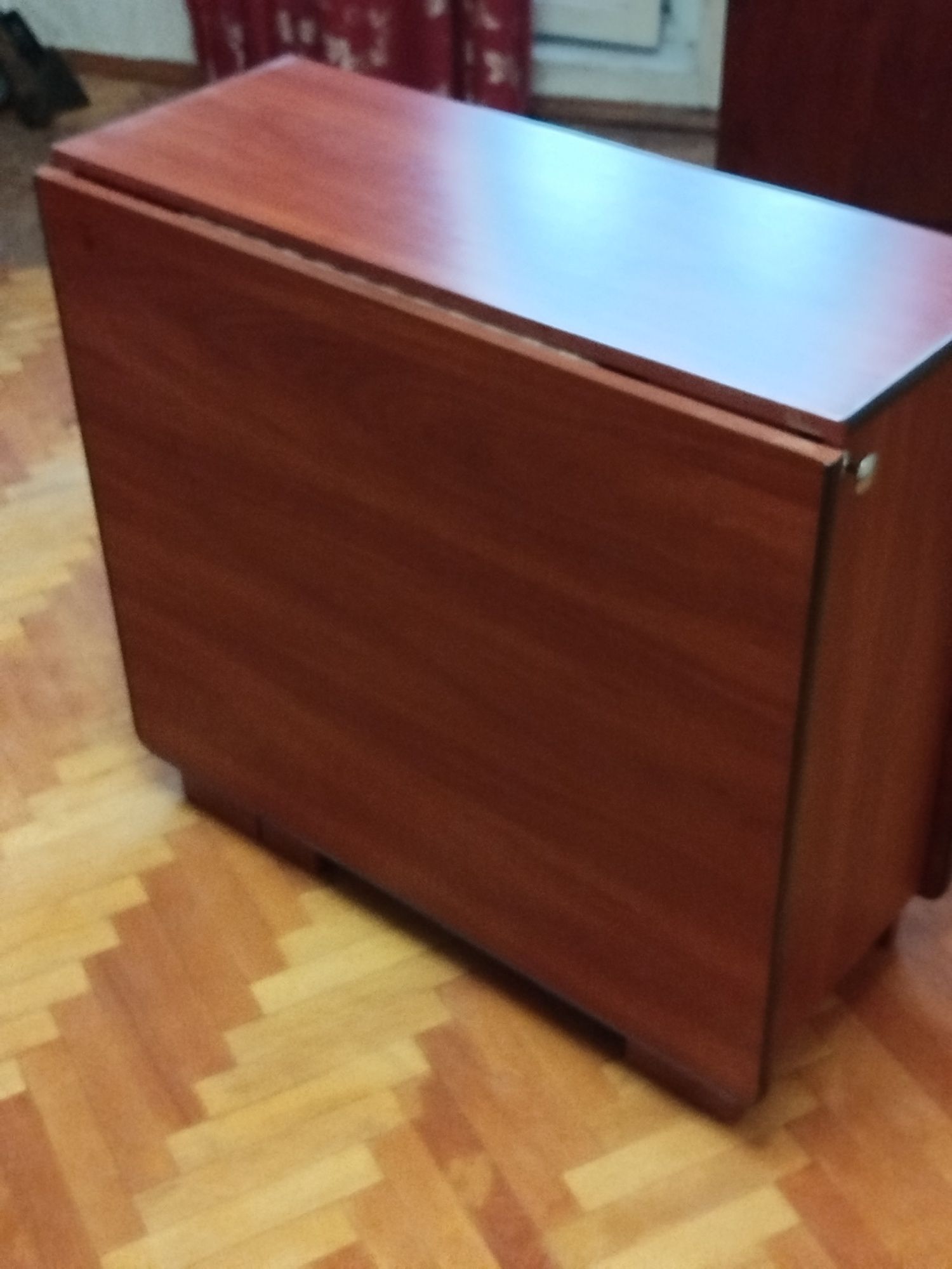 Продам стол книжка б/у .