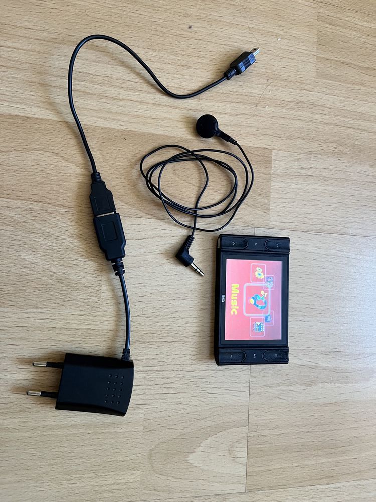 MP4 Ibox do słuchania muzyki, słuchawki ładowarka