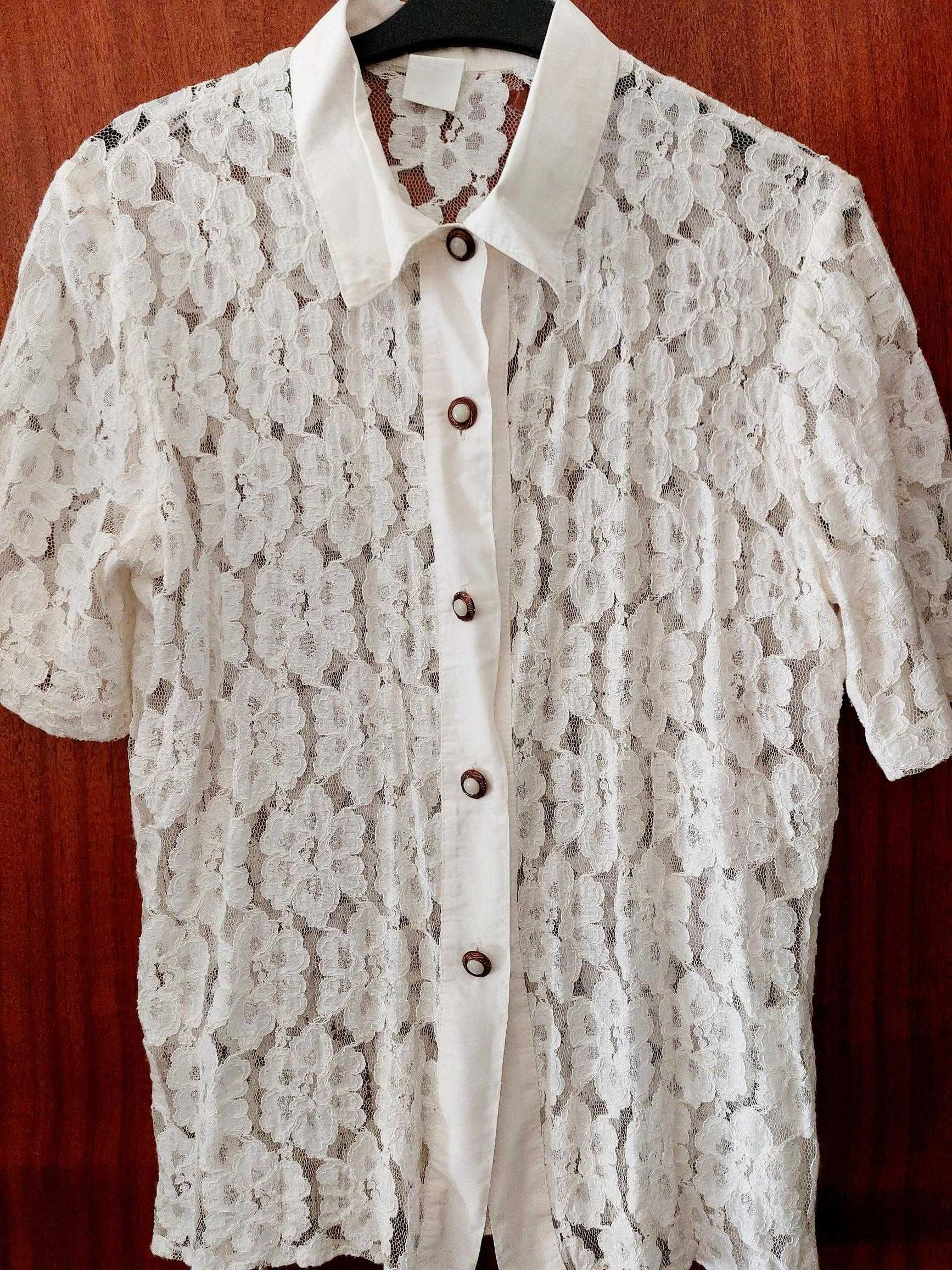 Camisa de renda muito requintada com manga curta