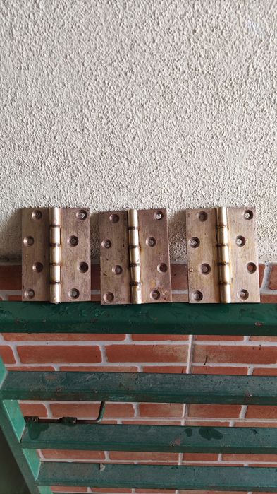 Dobradiças em Latão