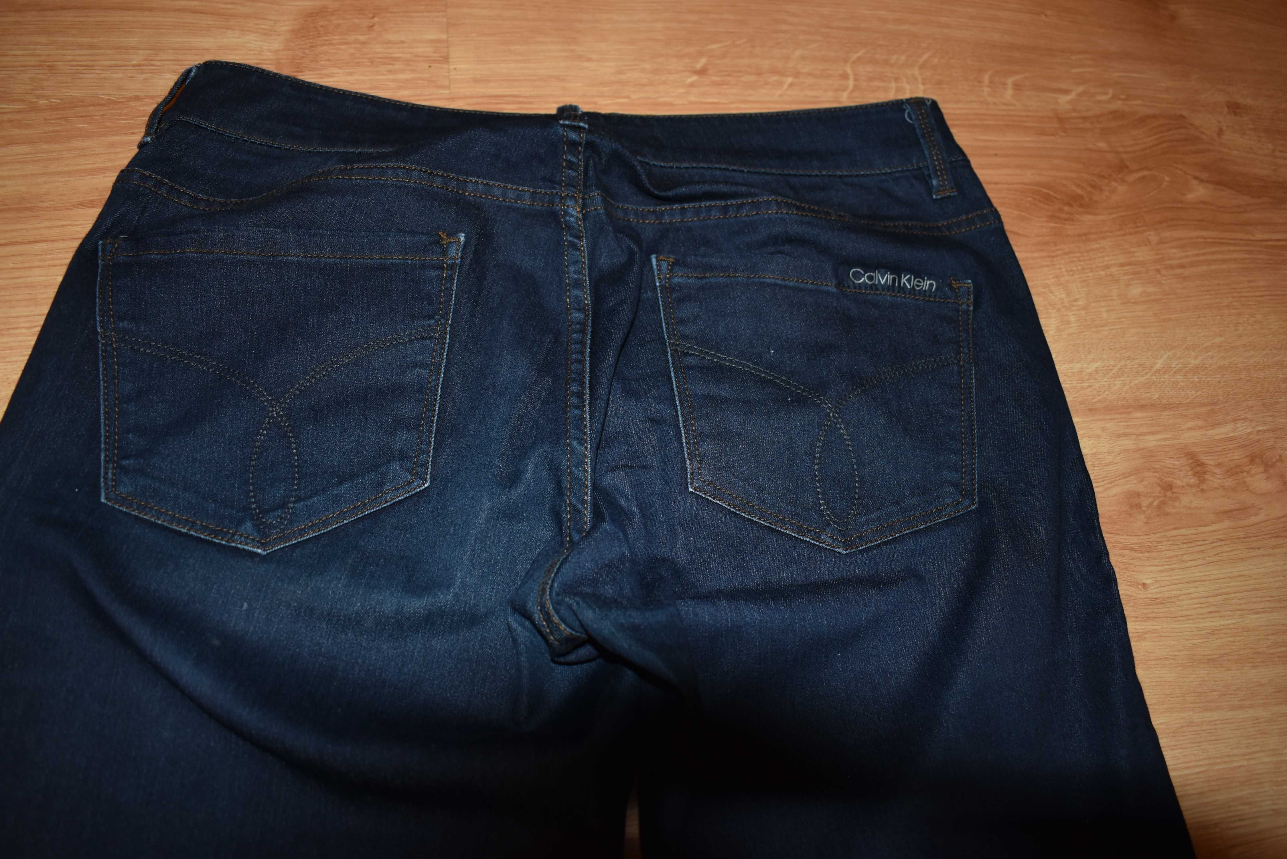 Calvin Klein Jeans Spodnie damskie granatowe. Rozmiar 28/6