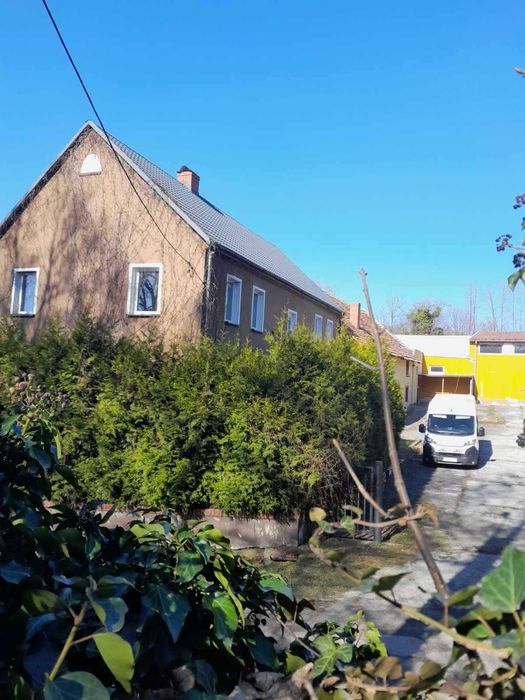 Dom mieszkalny, budynki magazynowo- produkcyjne.