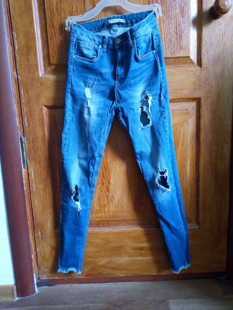 Молодіжні джинси, 28 розмір.