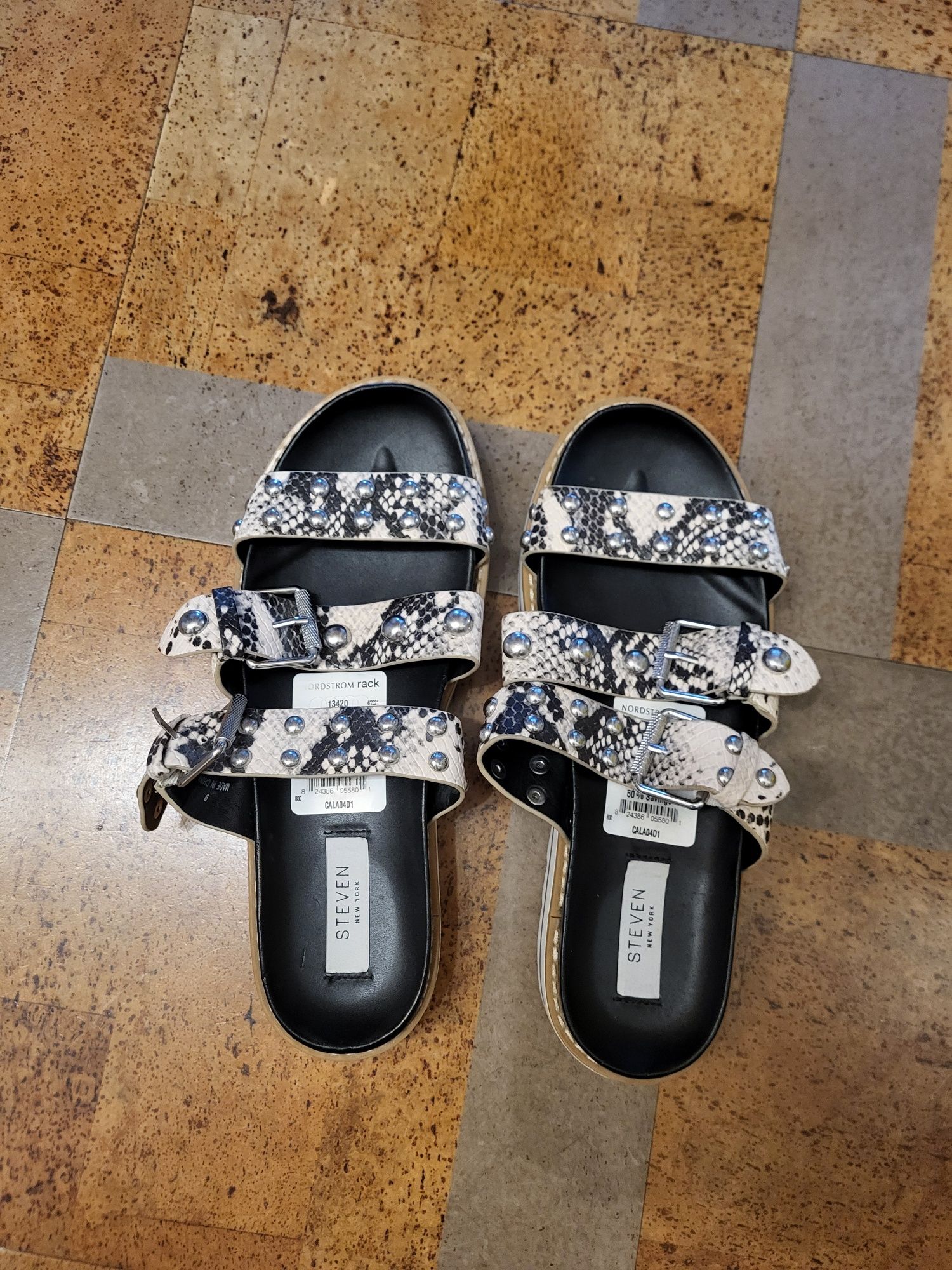 Klapki Steven New York nowe