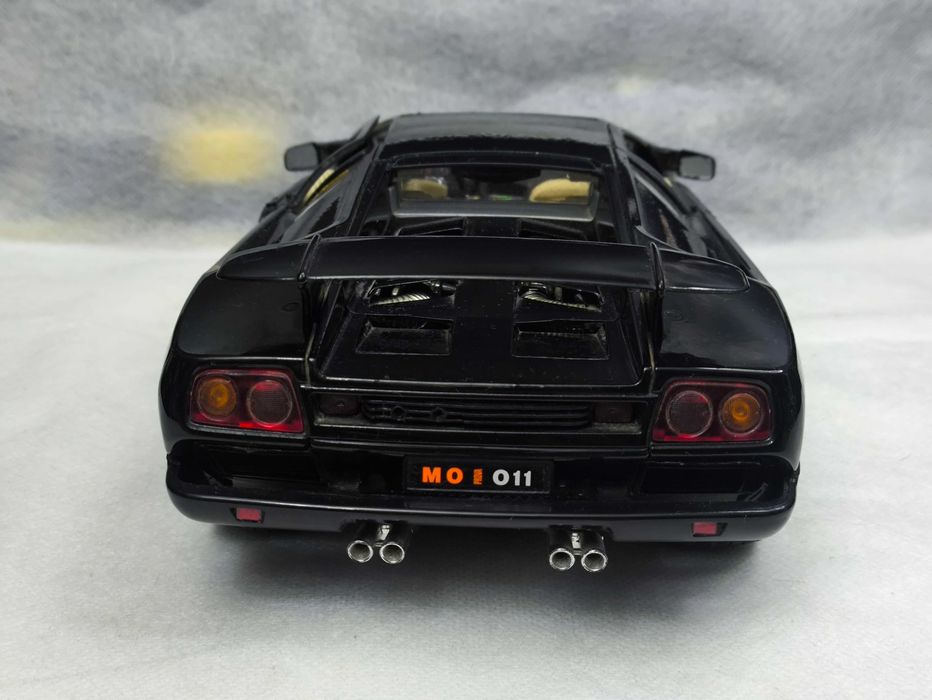 Модель Lamborghini Diablo (1990) 1/18 Bburago Italy