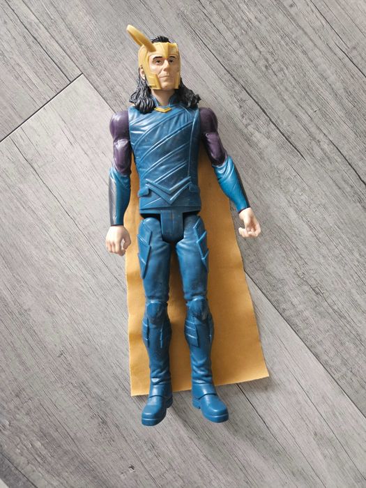 Figurka loki titan hero avengers