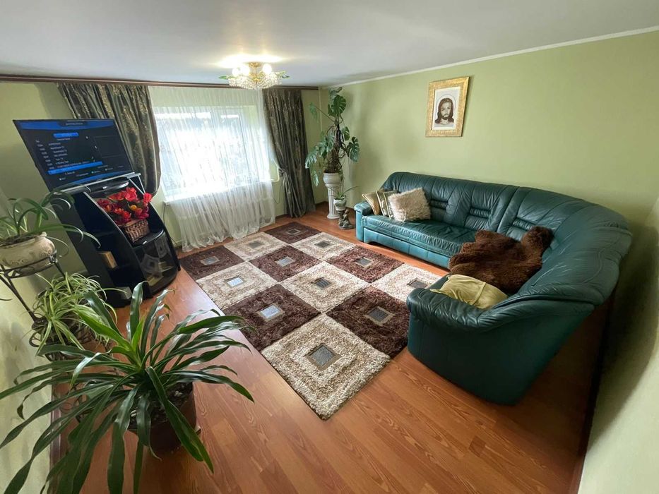 Продається двоповерховий будинок у селі Мостиська Другі