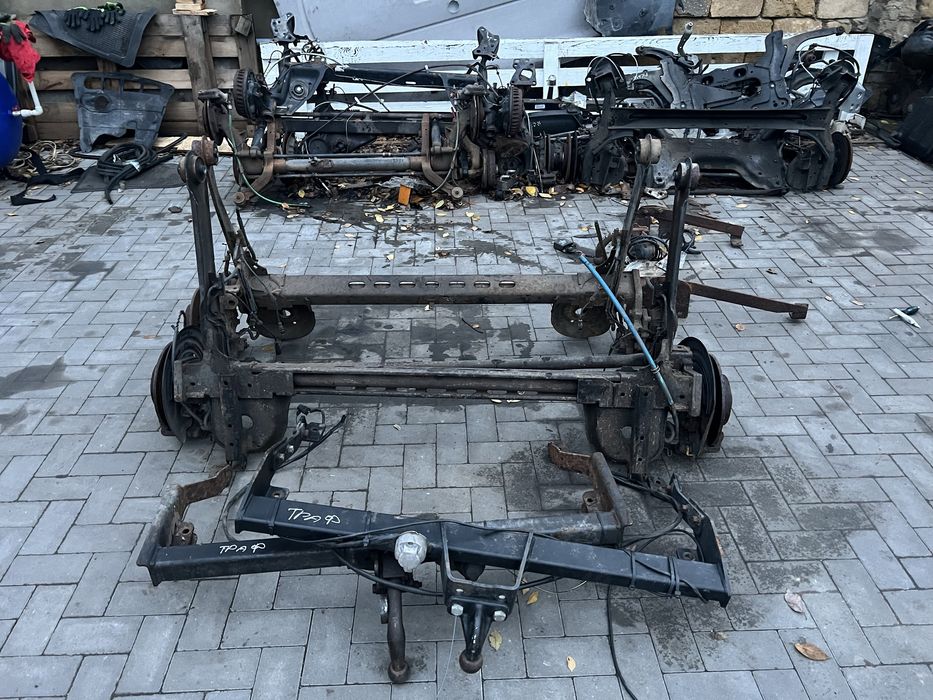 Продам задние балки и фаркопы на рено трафик