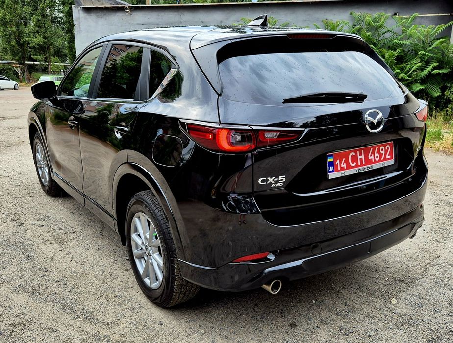 Mazda CX-5.select. black.