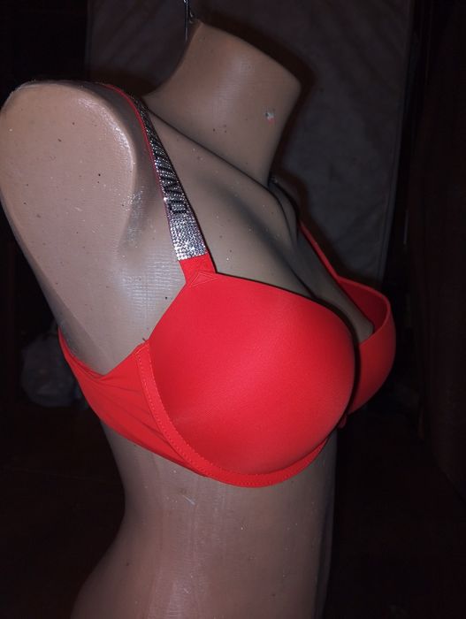 Бюстгальтер жіночий