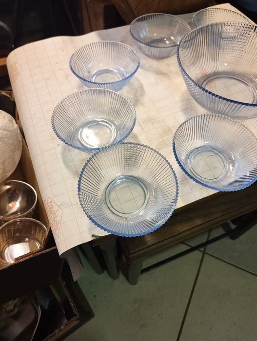 Misa z miseczkami vintage.