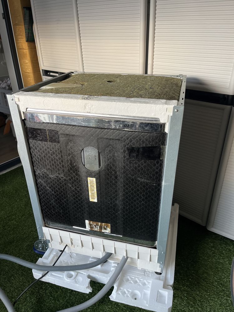 Zmywarka w dobrym stanie Hotpoint Ariston HIO3032WG 60cm