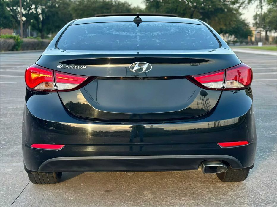 Hyundai Elantra      2015