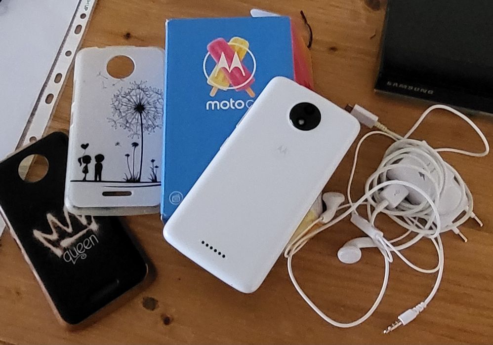 Продаю смартфон Motorola C XT1750.