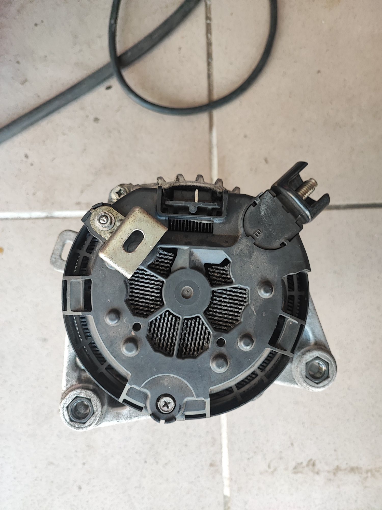 Alternator peugeot citroen 1.5eHDI.