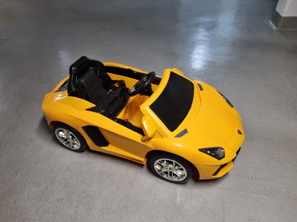 Lamborghini Aventador com Rádio Controlo