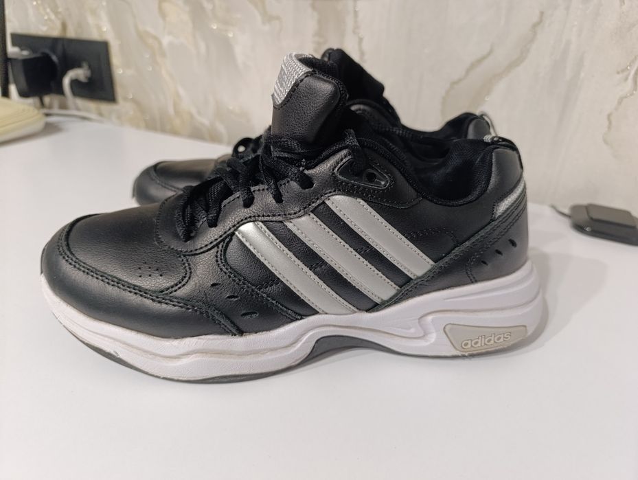 Якісні шкіряні кросівки Adidas 26,5см