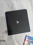 Ps4 pro 1 TB  z jednym padem i 10 grami