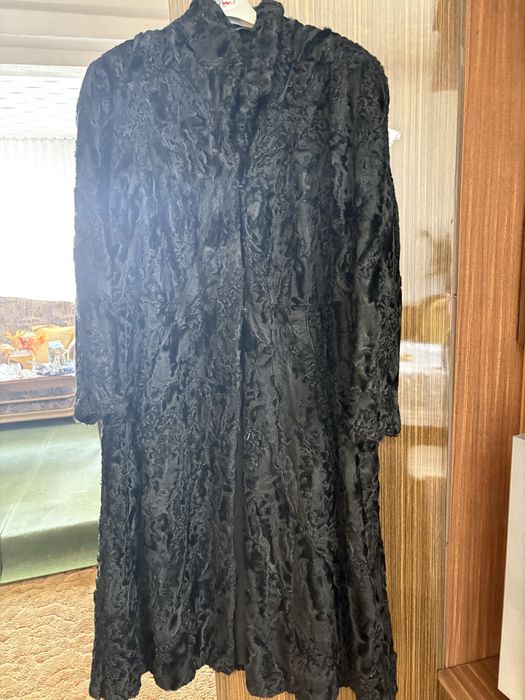 Czarny plaszcz karakuły keska PRL 40/42