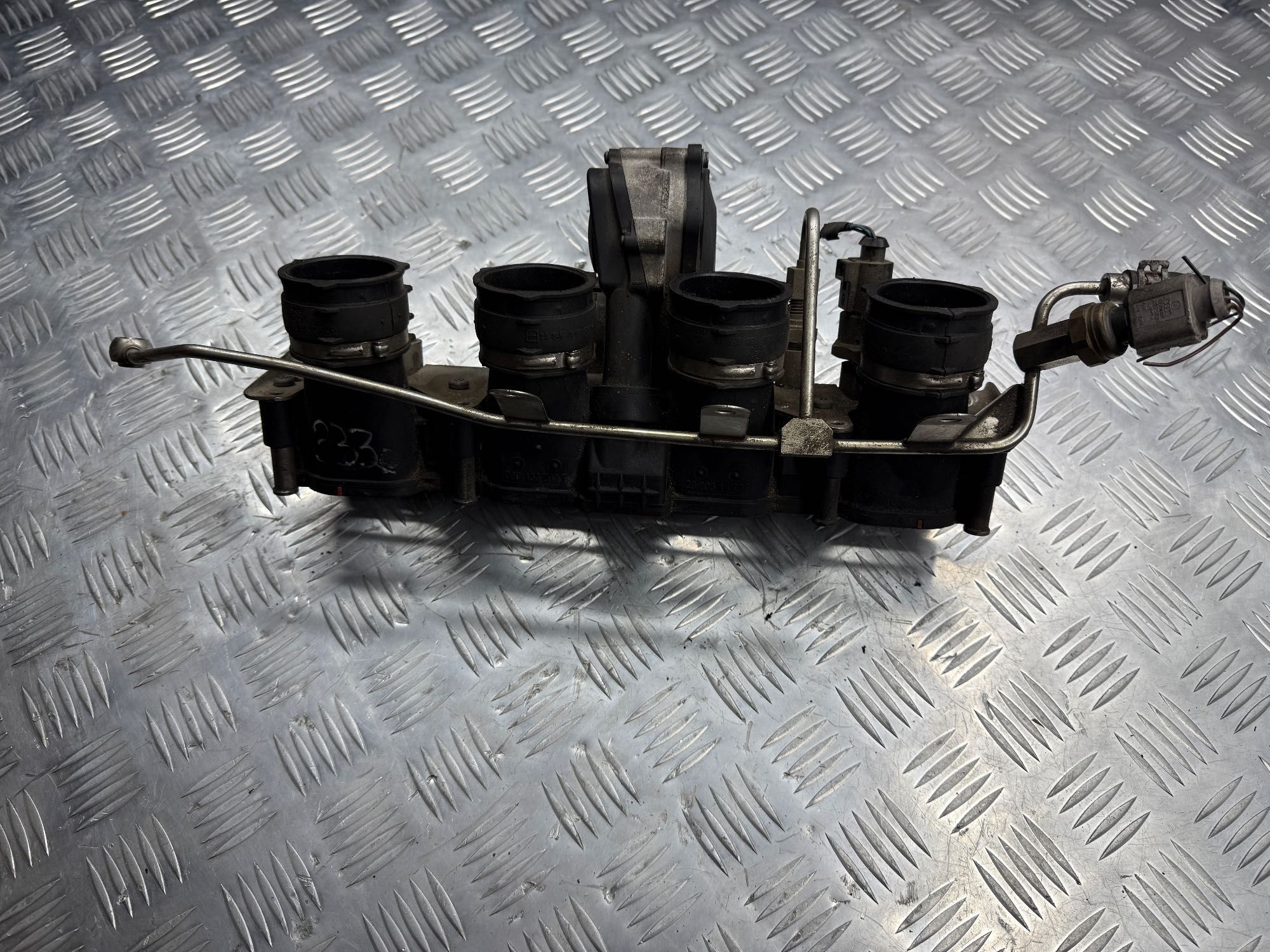 Коллектор впускной  vw passat 2.0 16v fsi (b6) 2005-2010 06D133209T